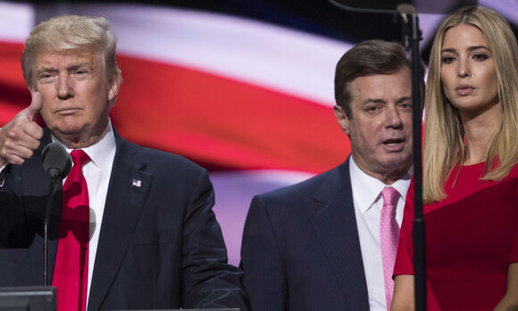 FBI raidet hjemmet til Trumps tidligere valgkampsjef - beslagla dokumenter